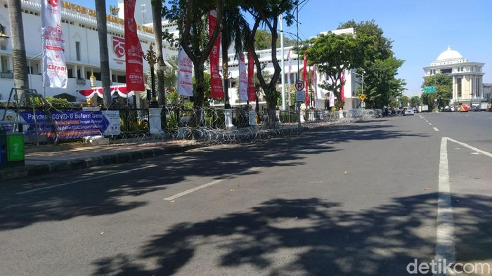 demo buruh di kantor gubernur jatim