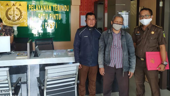 Eks Kades di Klaten Sukarno saat akan dikirim jaksa ke Lapas Klaten