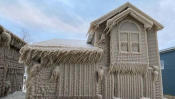  Ketika angin 50 Mph dan suhu super dingin menerpa rumah. Foto: Bored Panda