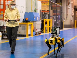 Ford Mulai Pekerjakan Tenaga Robot di Pabrik Mobil