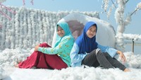 Ada tempat wisata baru yang ada di wilayah Lamongan Selatan, yaitu Gondang Snow Island (GSI). Di sini kamu bisa berwisata dan berfoto dengan latar salju. (Eko Sudjarwo/detikcom) Ada tempat wisata baru yang ada di wilayah Lamongan Selatan, yaitu Gondang Snow Island (GSI). Di sini kamu bisa berwisata dan berfoto dengan latar salju. (Eko Sudjarwo/detikcom)