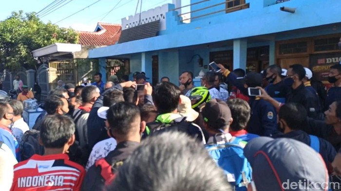 guru di garut massa pria yang posting guru makan gaji buta