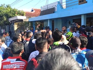 Posting Guru Makan Gaji Buta, Seorang Pria di Garut Jadi Bulan-bulanan Massa