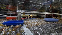 Jika ditarik sejak awal tahun harga emas tercatat bergerak di rentang Rp 775.000 hingga Rp 984.00/gram di hari ini. Dengan demikian kenaikannya sejak awal tahun mencapai Rp 209.000. Sedangkan dalam rentang 10 tahun terakhir, kenaikan harga emas Antam mencapai Rp 581.000.