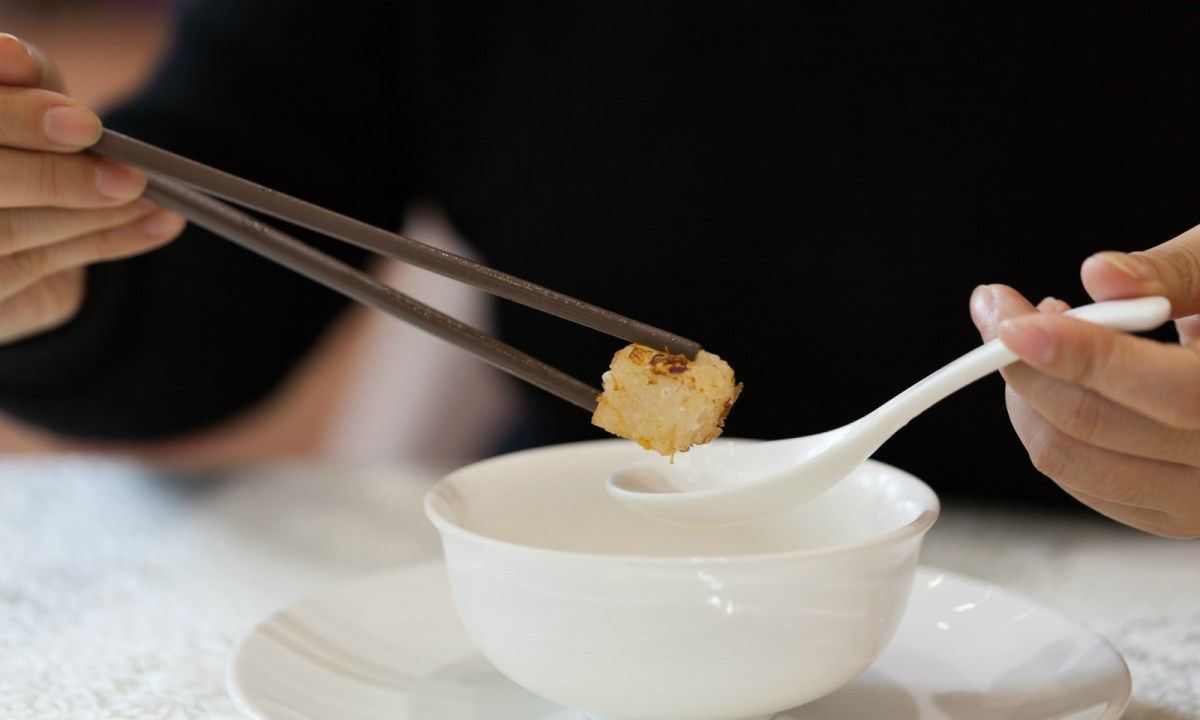 Hong Kong Larang Makan di Restoran