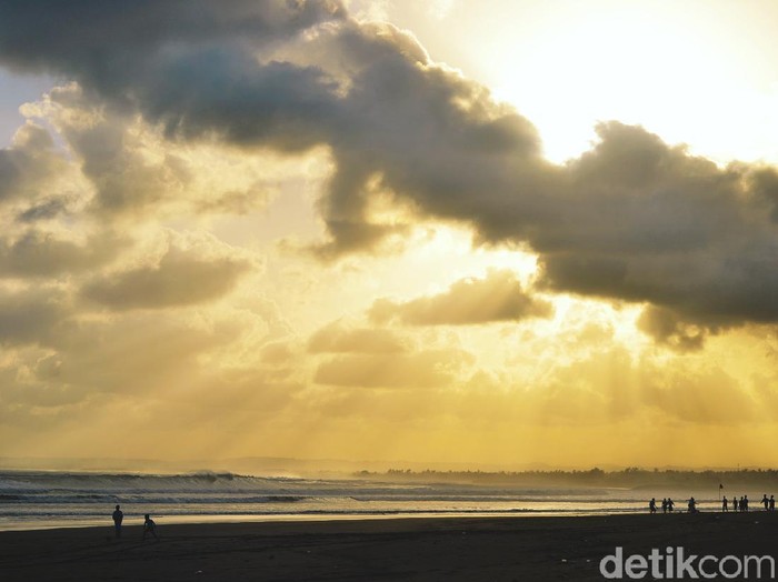 Indahnya Langit Pantai Pangandaran Memasuki Musim Kemarau