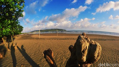 Indahnya Langit Pantai Pangandaran Memasuki Musim Kemarau