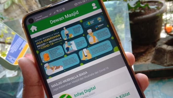 Gopay menjalin kerjasama dengan Dewan Masjid Indonesia dengan membangun infaq digital yang bisa dibayarkan melalui saldo Gojek pengguna.