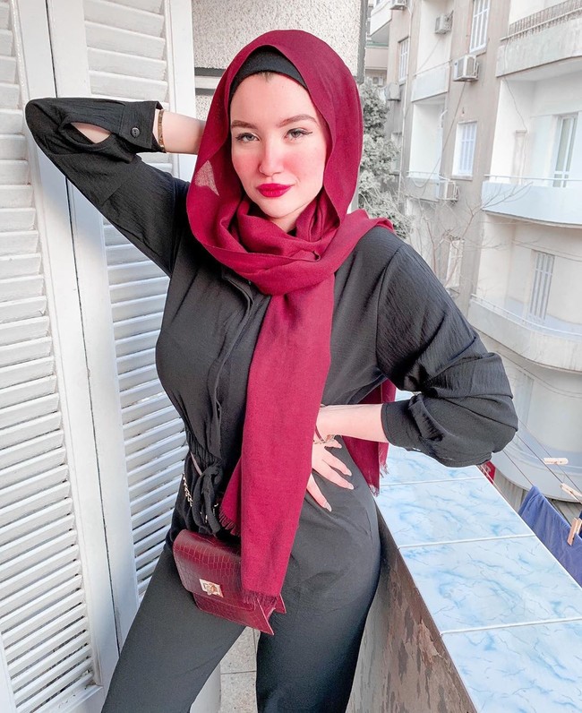 Dalam TikToknya, Haneen kerap mengunggah video menari di TikTok.  Menari di TikTok bukan hal asing kini, namun di Mesir masih memiliki budaya yang konservatif. Foto: dok. Instagram