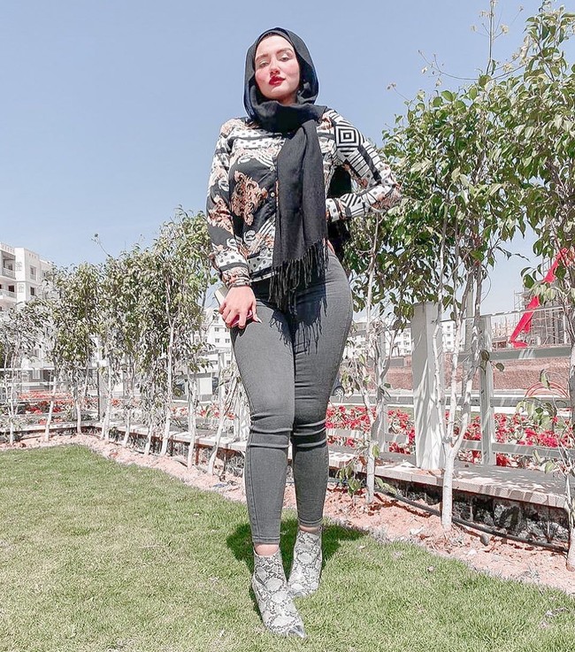 Haneen tersandung masalah hukum ini bersama influencer lainnya bernama Mawada al-Adham dan tiga admin sosial media mereka lainnya.  Foto: dok. Instagram