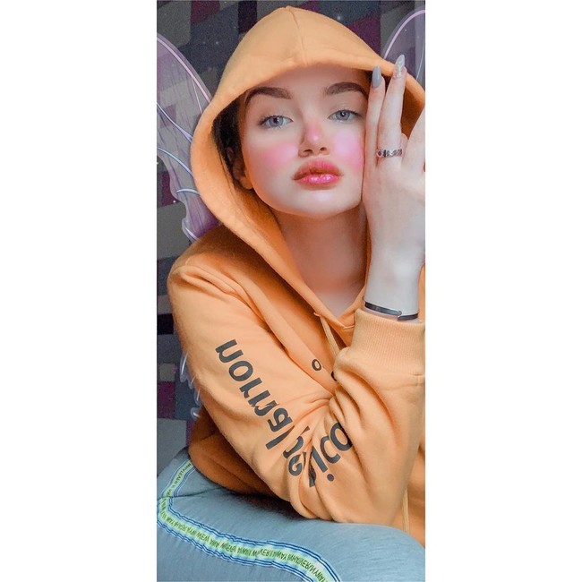 Beginilah gaya Haneen ketika merekam video di TikTok. Haneen kerap menggunakan busana yang ketat saat nge-dance di TikTok.  Foto: dok. Instagram