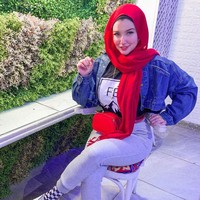 Tak hanya itu, menurut pengadilan hijabers cantik itu juga mendorong para wanita muda untuk bertemu pria lewat aplikasi video tersebut.  Foto: dok. Instagram