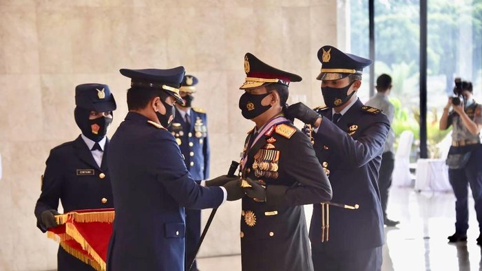 Kapolri Terima Anugerah Bintang Kehormatan dari 3 Matra TNI
