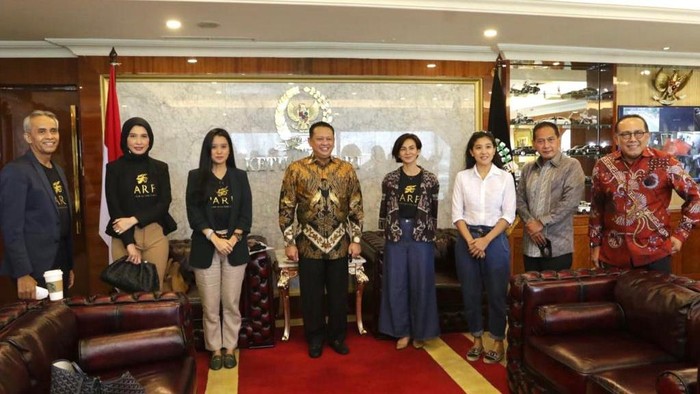 Ketua MPR Bambang Soesatyp Ketua MPR Bambang Soesatyp