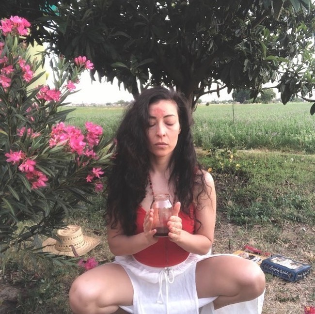 Pada tahun 2006, Mary didiagnosis menderita kista ovarium. Dia lalu menjalani operasi untuk mengangkat ovarium kanannya. Semenjak itu, dokter menyarankan Mary untuk tetap terus mengonsumsi pil kontrasepsinya. Namun pada tahun 2008, Mary memutuskan untuk berhenti meminum pil kontrasepsi tersebut. Foto: Instagram @marymirandacoaching