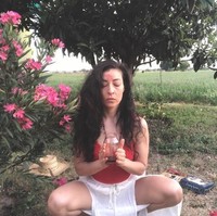 Pada tahun 2006, Mary didiagnosis menderita kista ovarium. Dia lalu menjalani operasi untuk mengangkat ovarium kanannya. Semenjak itu, dokter menyarankan Mary untuk tetap terus mengonsumsi pil kontrasepsinya. Namun pada tahun 2008, Mary memutuskan untuk berhenti meminum pil kontrasepsi tersebut. Foto: Instagram @marymirandacoaching