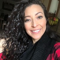 Semenjak berhenti dari pil kontrasepsinya, Mary langsung mengalami pendarahan, rasa mual, muntah, tekanan darah rendah, dan keringat yang berlebihan. Pada tahun 2017 Mary kembali ke rumah sakit dan dokternya menemukan pertumbuhan non-kanker tiga setengah inci pada rahimnya dan kista lain di ovarium kirinya. Mary lalu menjalani operasi pada tahun berikutnya untuk mengangkat fibroid rahim dan kista indung telurnya. Foto: Instagram @marymirandacoaching