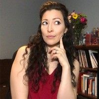 Saya hampir mendapatkan histerektomi dua tahun yang lalu dan tidak pernah menstruasi lagi. Saya berdoa setiap hari dan meminta rahim dan ovarium samping saya untuk diselamatkan. Saya berjanji untuk menghormati dan menyembah rahim dan periode saya dengan hormat setiap bulan jika mereka diselamatkan dan sekarang saya berharap untuk setiap bulan, jelas Mary. Foto: Instagram @marymirandacoaching