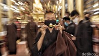 Nantinya para pelajar yang ingin menjadi Buddha harus melewati proses ritual yang dinamakan Samanera (calon bikhu pria) dan Samaneri (calon bikhu wanita).   