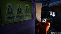 Proses tersebut adalah serangkaian proses ritual atau tahapan yang dilakukan oleh umat Buddha bertempat di Vihara yang tujuannya untuk menjalankan kehidupan suci, melepaskan diri dari hal-hal duniawi, dan menjalani hidup keviharaan dengan menjadi samanera-samaneri.  