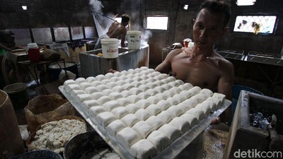 Mengintip Pembuatan Tahu di Solo