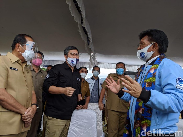 Menkominfo Johnny G Plate melakukan kunjungan kerja ke Sulawesi Utara, salah satunya meninjau calon lokasi Pusat Data Center Nasional di Bitung.