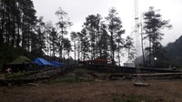 Ada sebuah kolam di depan Kantor Radio Bandung - Belanda atau Radio Malabar yang ujungnya berbentuk arah panah, konon panah ini mengarah ke Belanda. (Muhammad Iqbal/detikcom)