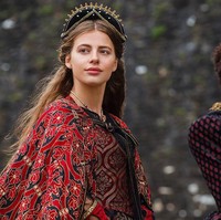 Berprofesi sebagai aktris, perempuan 23 tahun ini pernah membintangi sejumlah serial TV. Sosoknya pernah muncul di serial BBC Doctor Who (2020) dan The Spanish Princess (2019). (Foto: Instagram/@nadia.parkes)