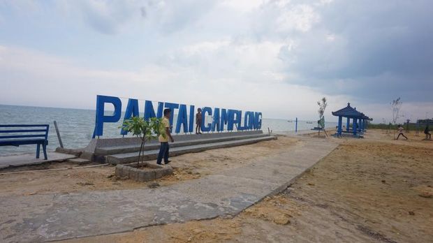 Namanya Pantai Camplong, Primadona dari Pulau Madura