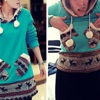 Wanita ini membeli sweater unik yang memiliki detail kantong menyerupai sarung tangan. Tapi saat barang belanjaan onlinenya datang malah yang dia dapatkan sweater kekecilan dan tak sesuai dengan foto. Foto: dok. © MsLunaValentine / reddit.