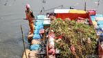 Perahu Pengangkut Sampah di BKB Efektif Bersihkan Lingkungan