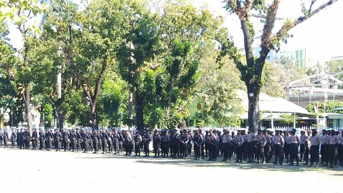 Personel TNI, Polri, dan Satpol PP menggelar apel persiapan pengosongan Mattoanging (Hermawan-detikcom).