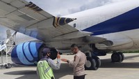 Penyebab peristiwa ini masih diinvestigasi Komite Nasional Keselamatan Transportasi (KNKT). Di dalam pesawat tersebut terdapat Kapten Pesawat Prastjojo, Kopilot Prianto A, FOO Nelson L, dan enginering Sukarto. (dok. Polda Papua)