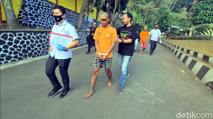 Polisi di sukabumi tangkap pelaku teror