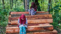 Selain ponsel, paket data, masalah lain yang banyak terjadi di daerah adalah tidak tersedianya jaringan internet. ANTARA FOTO/Muhammad Bagus Khoirunas.