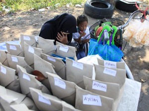 Perjuangan Bocah demi Belajar Online, Jual Cilok hingga Ayam Jago Kesayangan