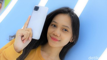 Harga Realme C15 sendiri dibanderol Rp 1.899.000 untuk konfigurasi RAM 3 GB dan R0M 64 GB. Foto: Adi Fida Rahman/detikINET