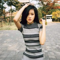 Tampaknya bentuk tubuh pemilik nama Korea Park Chaeyoung tersebut memang sudah ramping sejak dulu. Lihat saja penampilannya sebelum debut ini. Mengenakan dress bergaris horizontal, tubuhnya tak terlihat melebar. Foto: Twitter