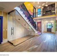 Menurut Compass, agen real estate yang memasarkan rumah Bella Thorne, bangunan ini didirikan pada 2016 dan pada tahun itu juga terjual senilai Rp 29 miliar. Foto: Compass.com