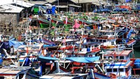 Diketahui, sejumlah nelayan mengaku tidak melaut karena penurunan penjualan ikan hasil tangkapan mereka akibat dampak pandemi COVID-19 dalam beberapa bulan terakhir.