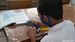Tak Punya Smartphone, Dzul Rela Belajar Sendirian di Sekolah