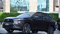Toyota menghentikan penjualan Corolla Cross bensin dan hanya menjual versi hybrid. Foto: Motortrivia