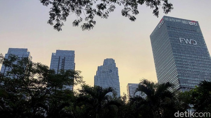 Kasus Corona di Indonesia masih jadi sorotan. Dinkes Provinsi DKI Jakarta pun membenarkan data yang tampilkan 68 perkantoran di DKI jadi klaster virus Corona.