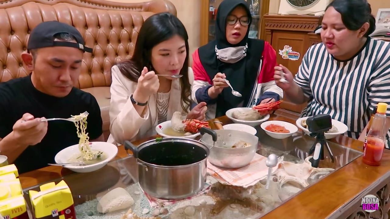 YouTuber Korea cicip bakso lobster