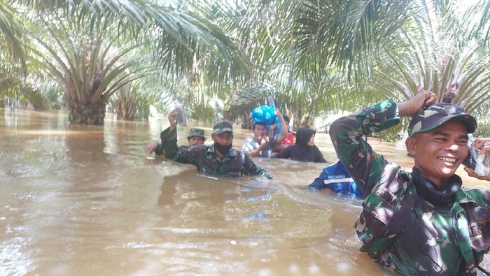 7 Warga Aceh yang Terjebak di Kebun Sawit Dievakuasi