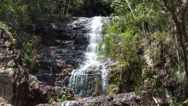 Air terjun manjang merah
