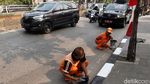 Aksi Pasukan Oranye Percantik Trotoar di Kawasan Simprug