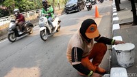 Diketahui, pengecatan dilakukan sebagai upaya pemeliharaan trotar dengan digantinya cat lama yang sudah mulai pudar.