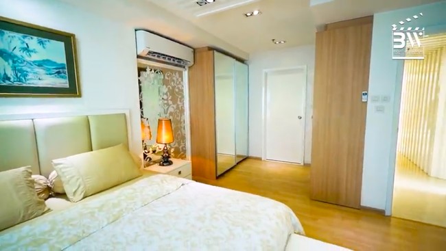 Meski tak besar, Cinta tetap merasa nyaman. Ia mengaku lebih menyukai kamar yang kecil karena terbiasa tinggal di asrama ketika sekolah di Amerika Serikat. (Foto: YouTube Boy William)