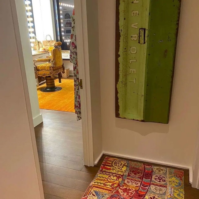 Tapi tidak semua netizen mengritiknya. Ada juga yang memuji kalau selera Gigi Hadid menata ruangan sangat bagus. Foto: Instagram/@gigihadid